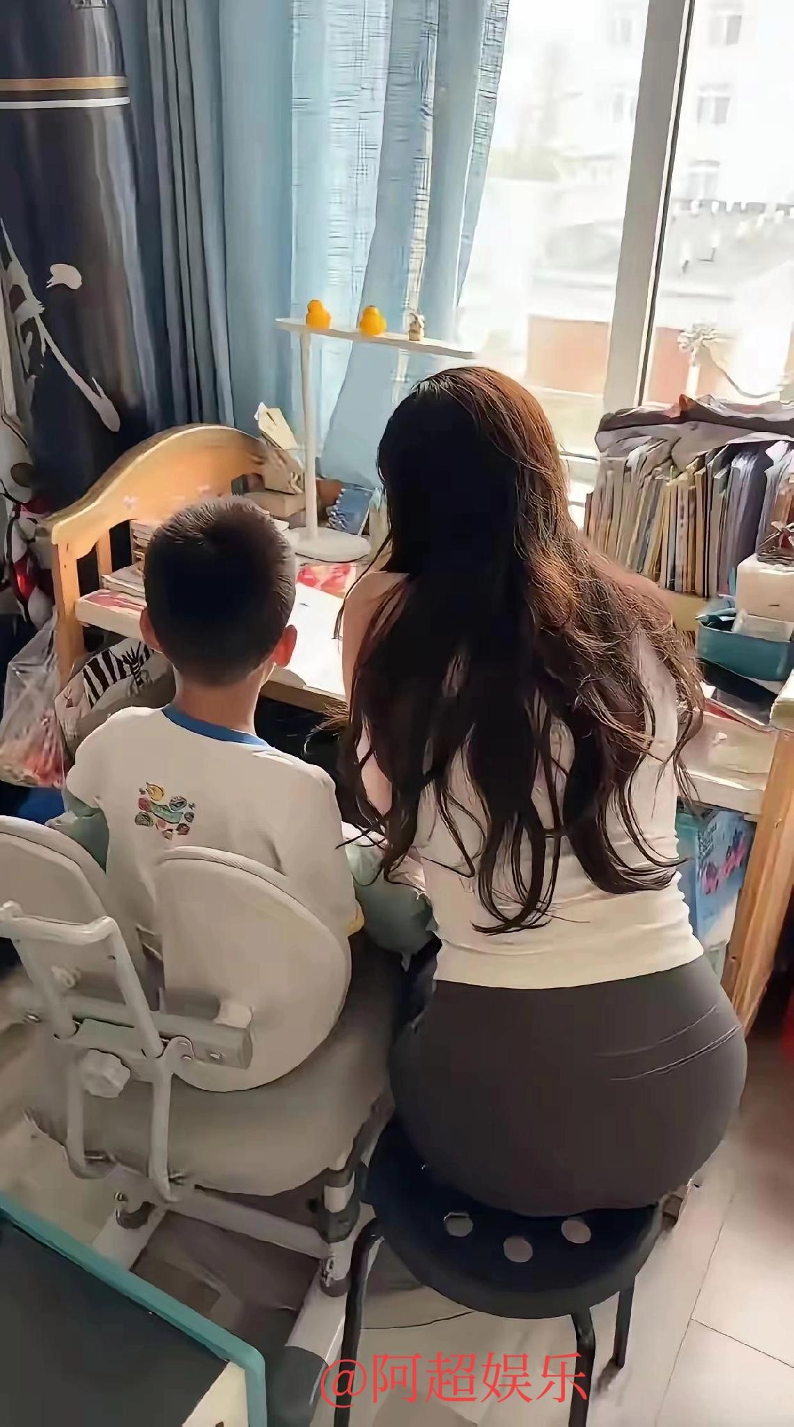 儿子数学不太好，请了个家教，孩子和我都很满意，没想到两天就被老婆给辞退了，太过分