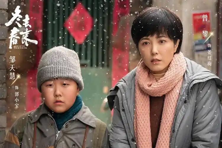 他才几岁啊，就成了签约艺人了？这个小演员挺招人喜欢的，长高了，但相貌还和2年