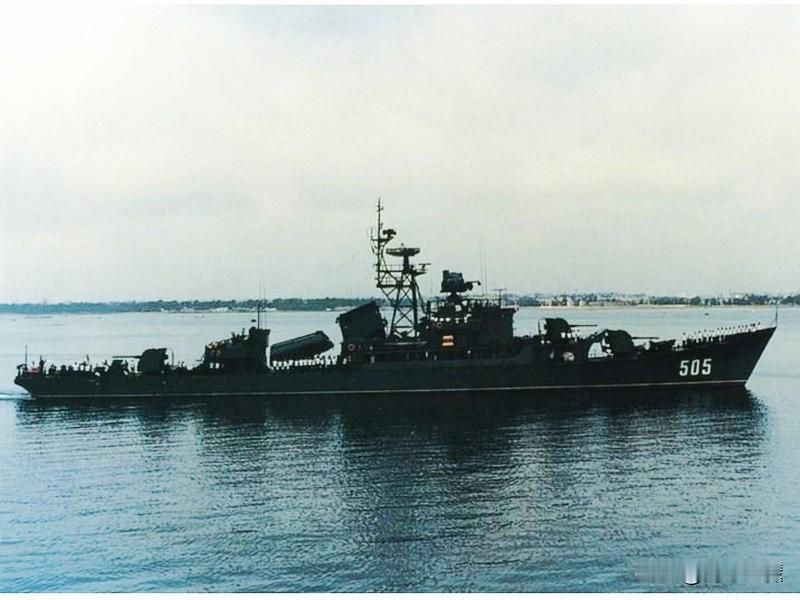 从苏式深灰到低可视复合灰看中国海军舰艇涂装的进化之路舰艇涂装不是简单的“