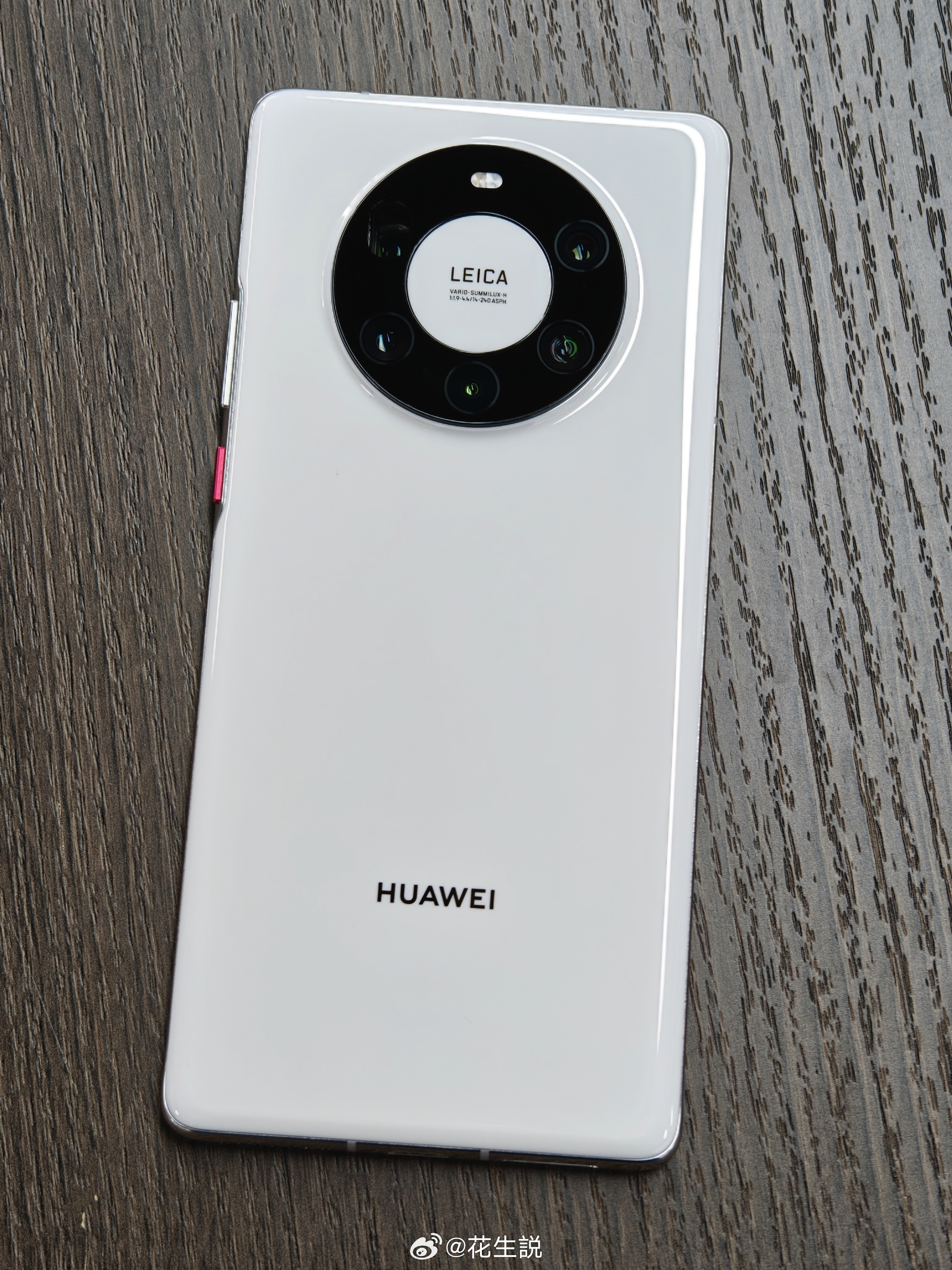 Mate40Pro+绝对是Mate历史上的一个巅峰，既然是拿来收藏我肯定希望它