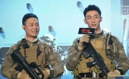 2016年，林超贤筹资5亿拍摄《红海行动》，他主动邀请黄晓明：“咱这有50多种真