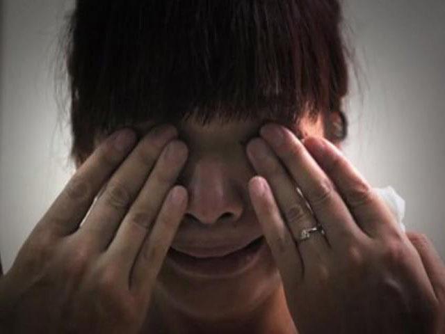 二胎妈妈如愿生下儿子, 回家找不到女儿看到纸条后, 妈妈崩溃大哭