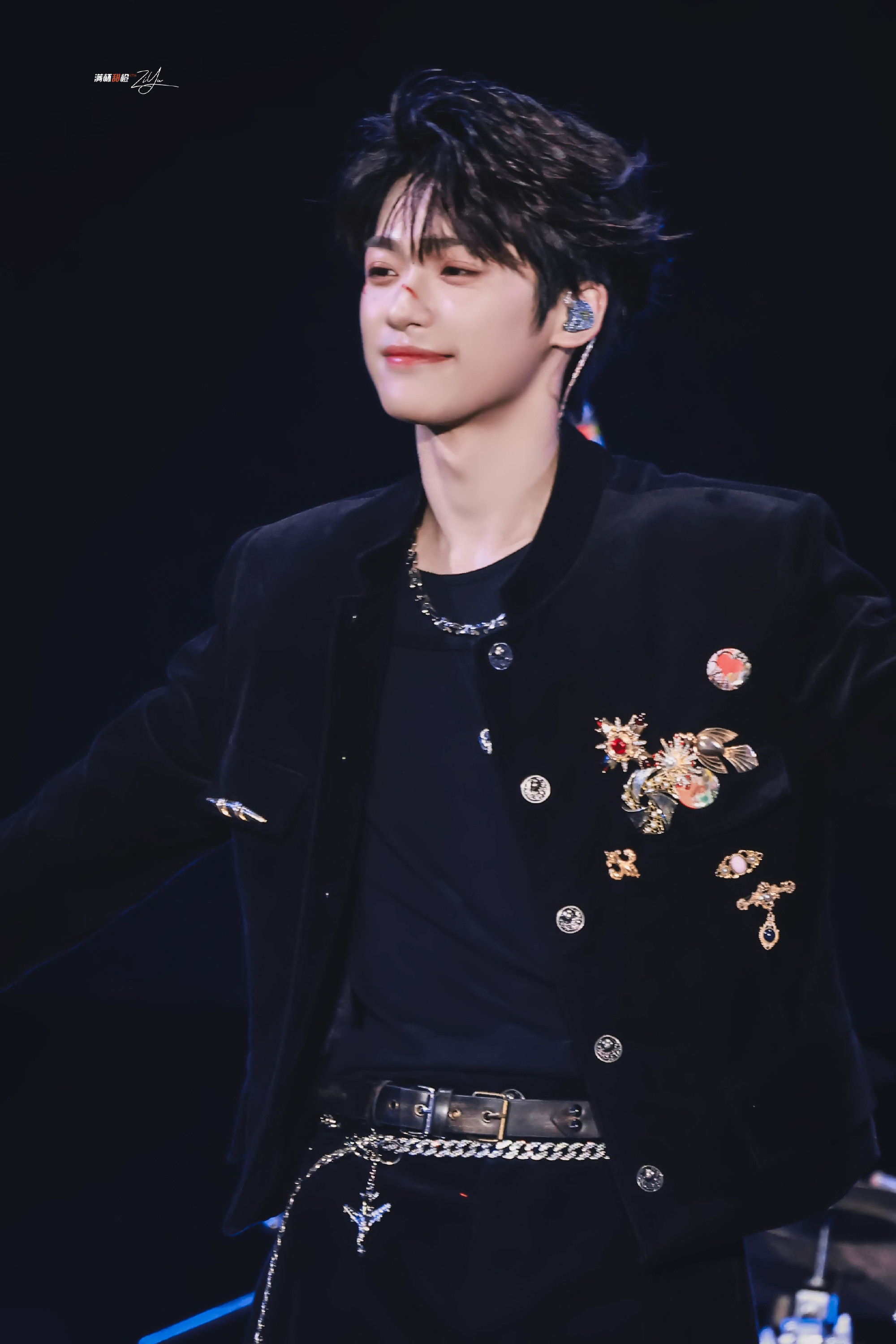 🔮“清风过星夜阳光洒入身边即使这个世界荒芜你依旧温柔”