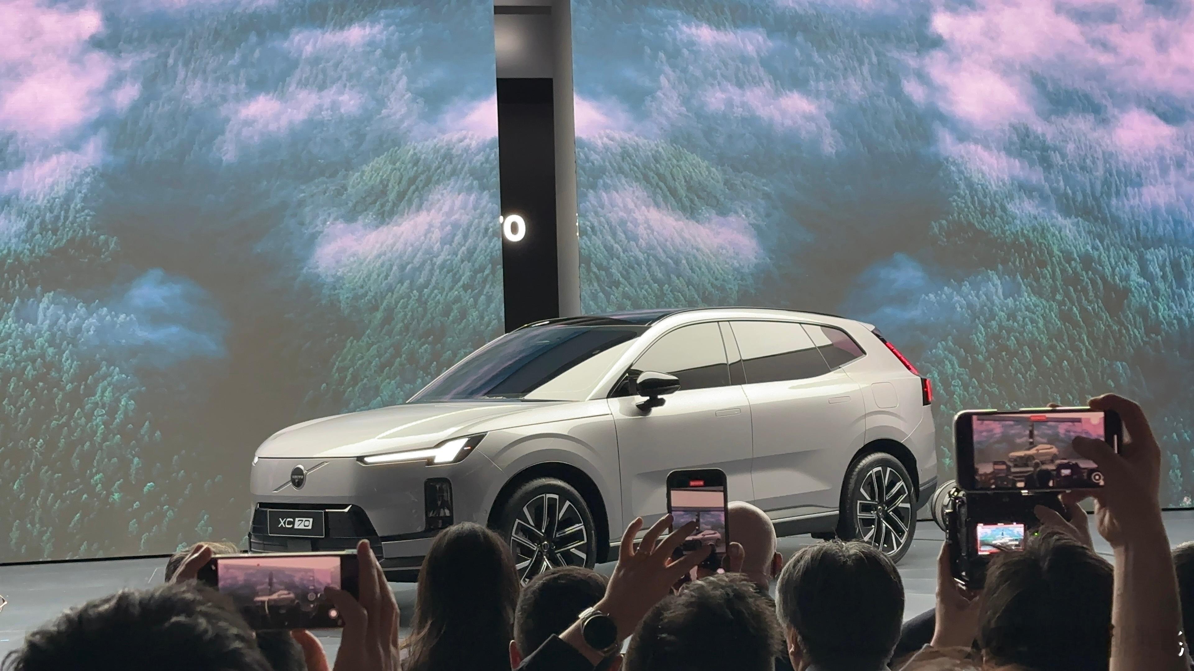沃尔沃宣布新车：XC70。基于SMA架构打造的插混SUV，定位在XC