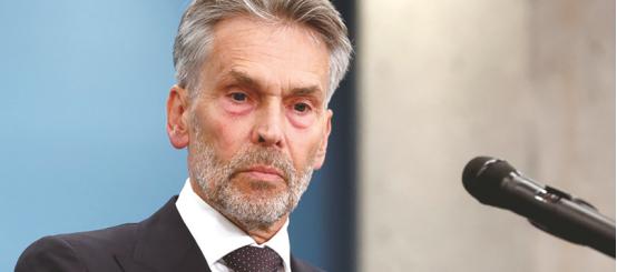 斯霍夫,滚蛋!”这一口号响彻了荷兰的街头。荷兰首相斯霍夫遭到民众抗议,荷兰民众用