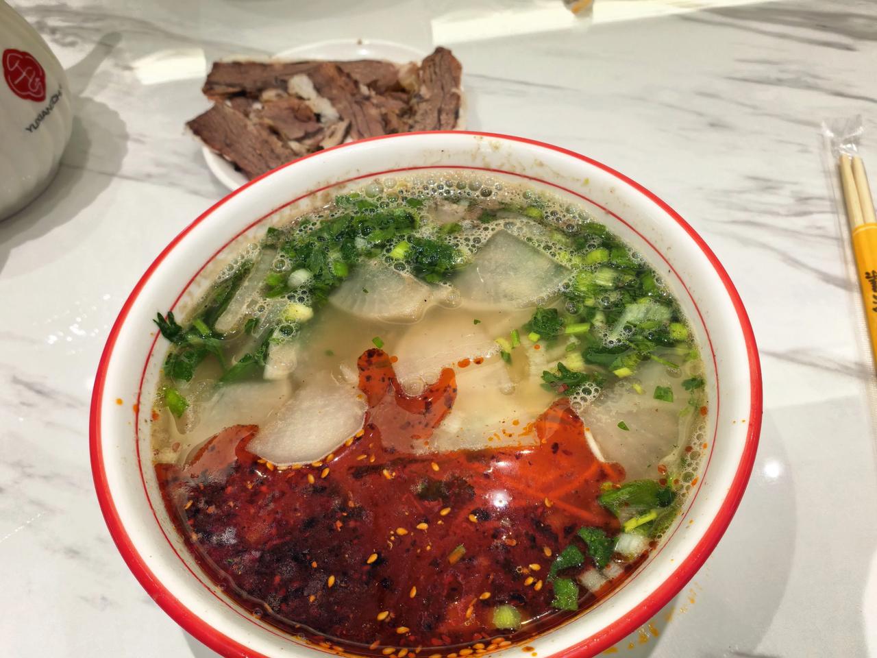 今年我一直待在兰州，牛肉面永远是我的心头最爱。每隔一段时间，一定要去面馆吃上一