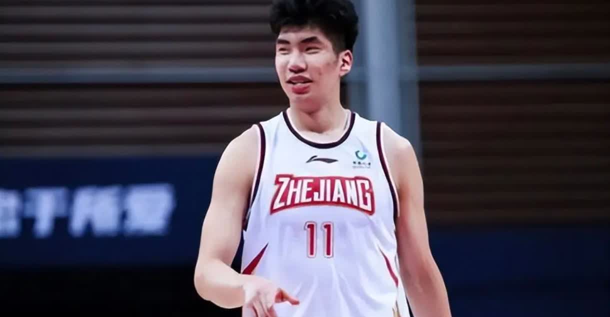 余嘉豪迎来西甲首秀，7分8篮板，赛后教练这样评价他:“毫无疑问，他的加盟