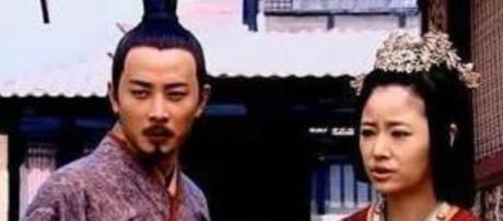 公元前176年，窦太后的弟弟窦少君自幼被卖到宜阳当奴隶“挖煤”，每到晚间，100