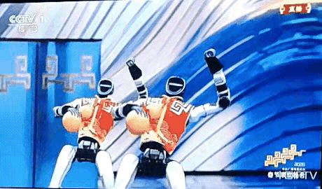 我发现春晚压力最大的不是导演和演员，而是各大科技公司。因为现在机器人的发展实