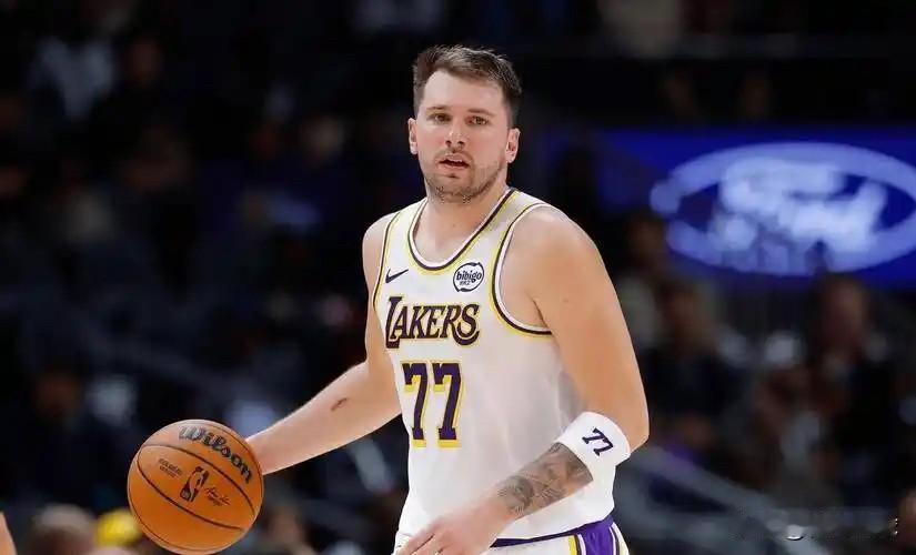 东契奇的时代要来了美媒NBARetweet晒出了东契奇25-26赛季数据并