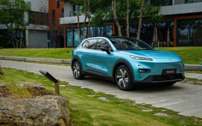 深蓝汽车：规模与利润双轨并进2026年8月，深蓝汽车全球交付28,659辆，1-8月累计销量同比增长