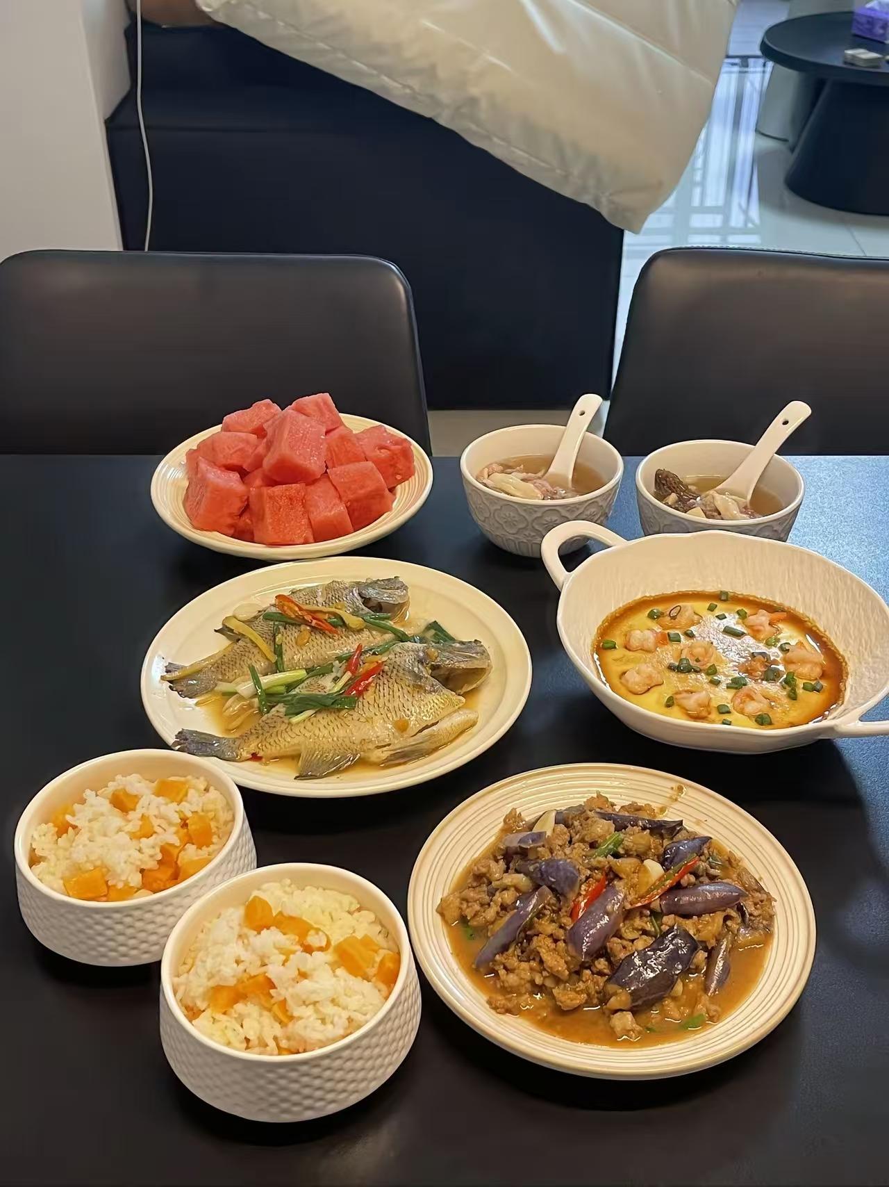 婆家有个群，可是没人拉我进群。我婆家有个群，相亲相爱一家人，我儿子老公小姑子公婆