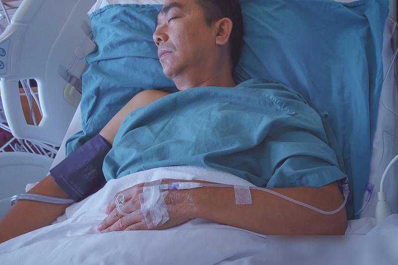 人呐，千万不能生病，这实在太可怕了！今天去医院探望了个84年的好朋友，才43