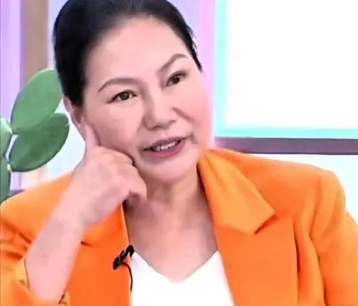 老母亲催儿子还房贷背后：一套房子引出的代际账本最近网上有个事儿闹得挺响，说某老