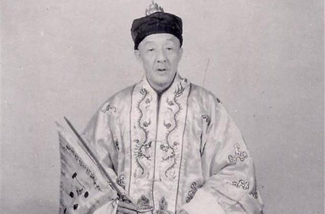 1926年，为了解救江西劳苦大众，方志敏决定捉拿龙虎山张天师。主要信源：（编纂