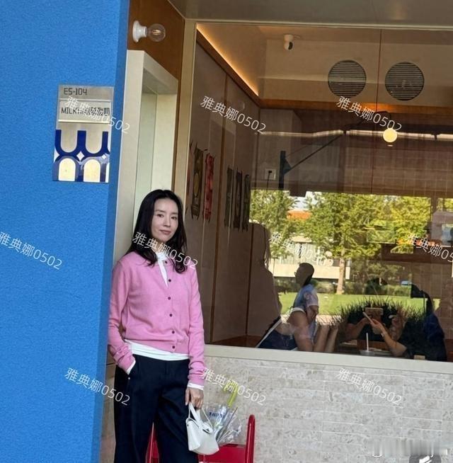 46岁董洁在北京西店记忆被偶遇：曾是《金粉世家》冷清秋惊艳全国，如今瘦黄显老穿粉