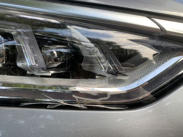 新车一血心疼啊提车4天，公司园区找车位撞上路上大货车了，全程360无提醒无报警