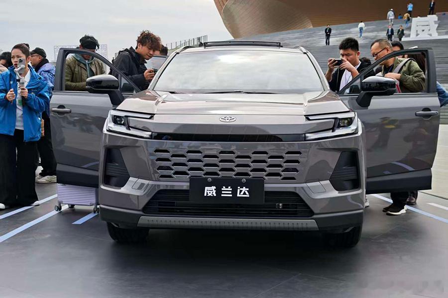 其实这个车两类人看了会不舒服，一个是丰田车主，另一个就是新势力车主了。为什么？其