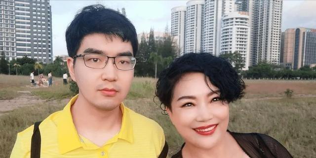 1988年，武汉，25岁女教师刚生下孩子，却被医生告知“重度脑瘫，可能非傻即瘫。