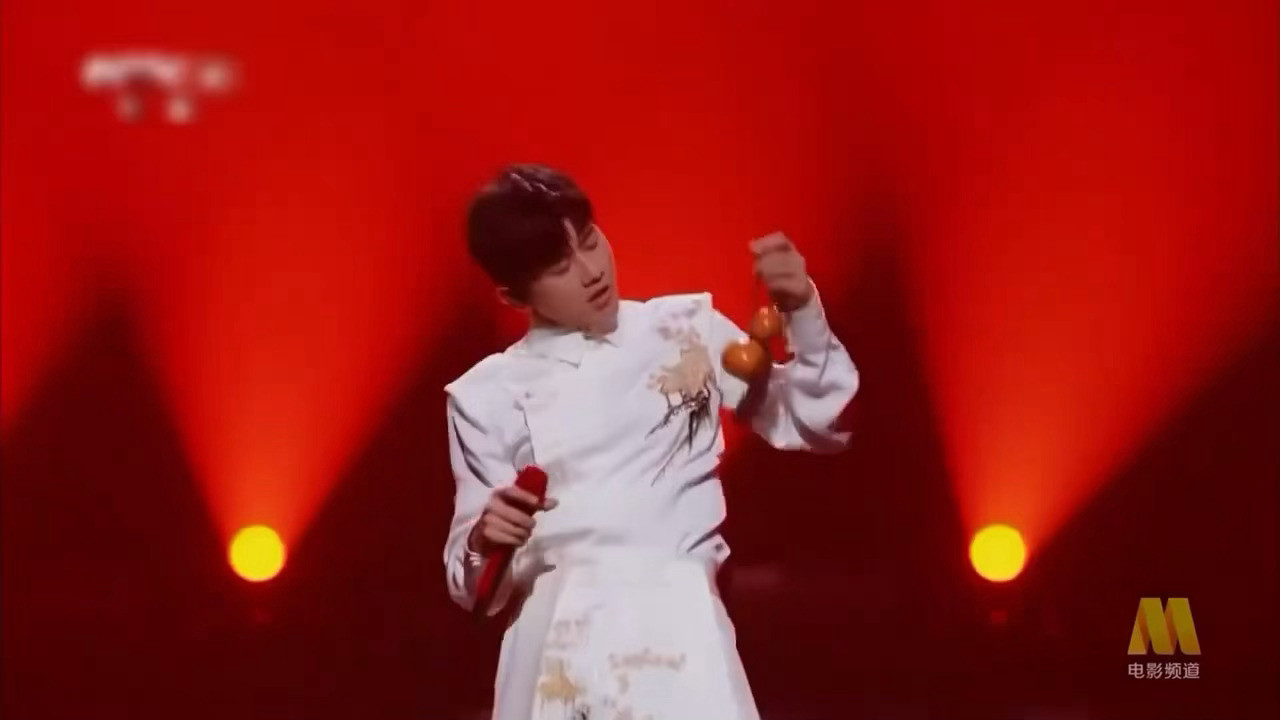 张杰醉拳川味rap啊啊啊谁来懂一下最后这里！醉拳➕四川话好绝！！！我摇摇又晃晃～