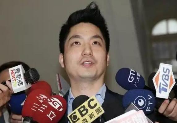 台北市市长、蒋介石的曾孙蒋万安直接把话撂下了！他当着媒体的面斩钉截铁地表示，自己