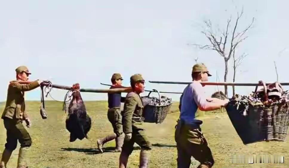 日寇暴行:钟山县黄竹岩惨案1944年10月，日寇分两路进犯钟山县，黄竹山上、