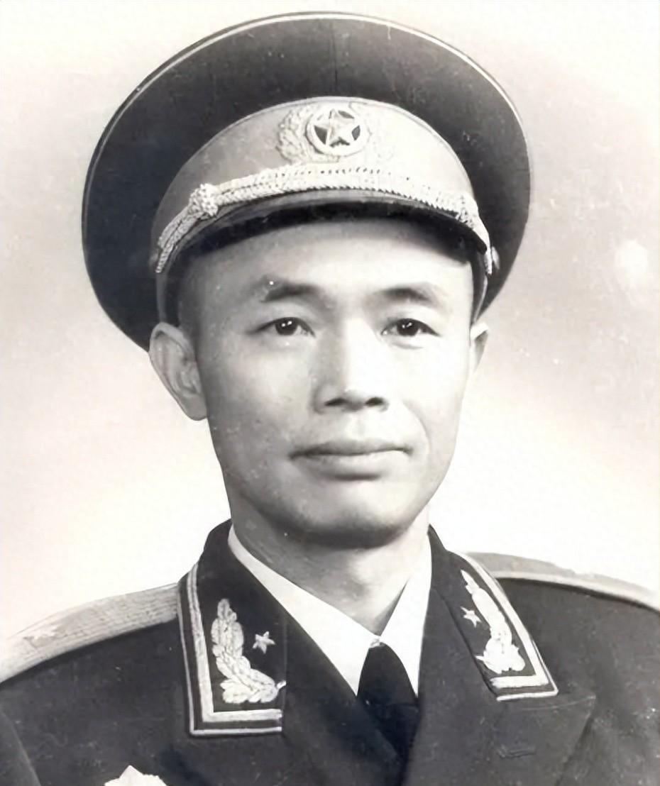 1979年钟伟向黄克诚请求安排工作却被拒，黄克诚劝他安分守己安心待着吧1959
