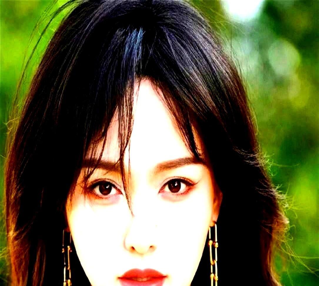 罗晋啊罗晋，你说你呀，娶谁不好现在好了，你老婆唐嫣又出大事了。这回红毯上她脖子