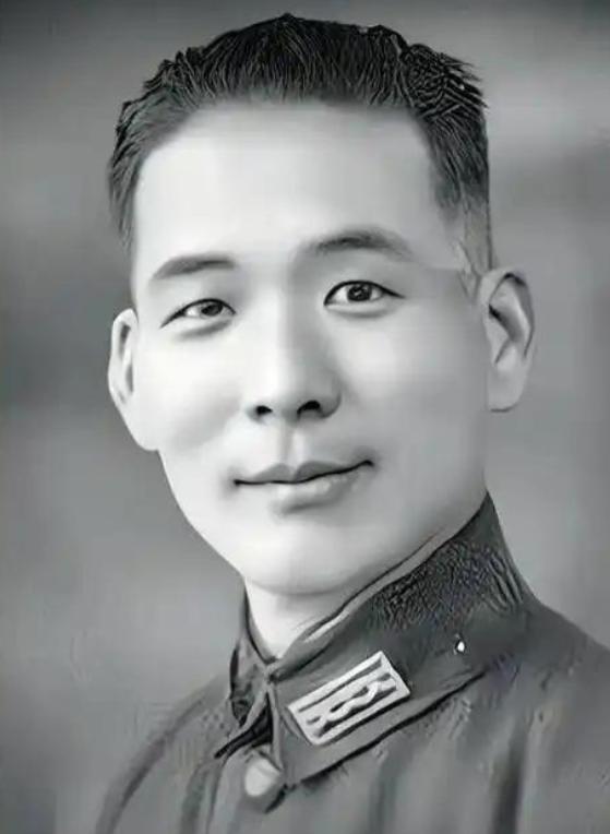 1964年士林官邸会面：60岁胡琏拜见80岁蒋介石，一身戎装正襟危坐，敬畏从不是