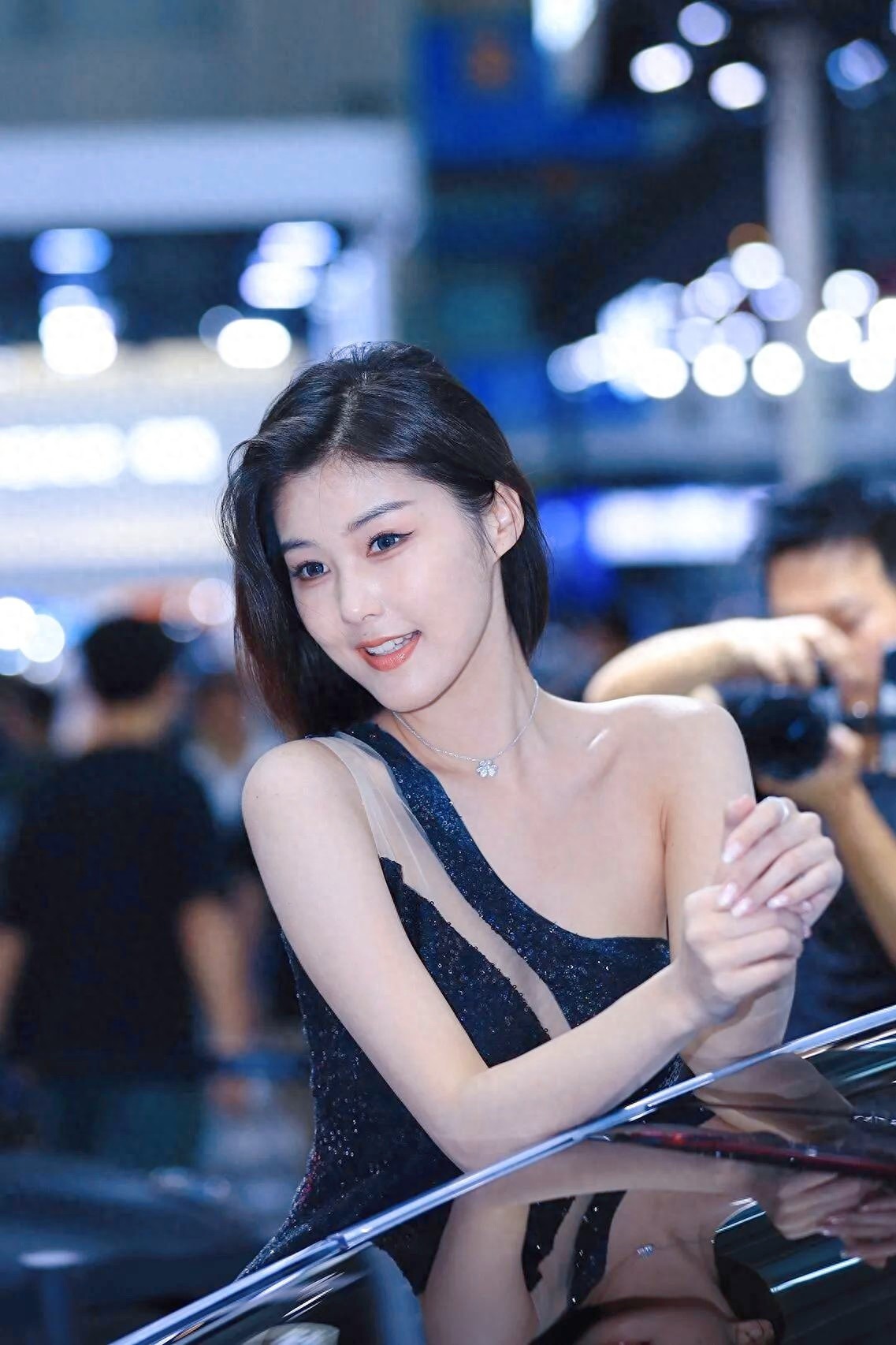车模程儿真是太美了，一笑倾城！