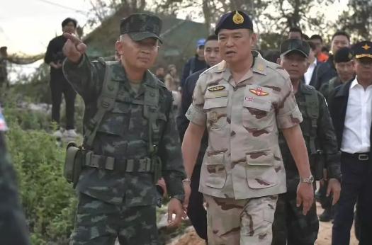 泰国拒绝签署屈辱协议，这一招令白宫骑虎难下，中方在背后起到关键作用！11月11日