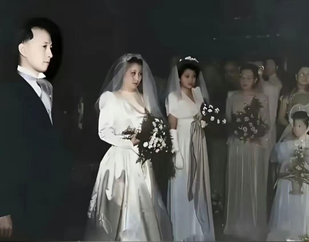 1947年9月17日，钱学森先生和蒋英女士在上海和平饭店举行婚礼时拍摄的两张照片