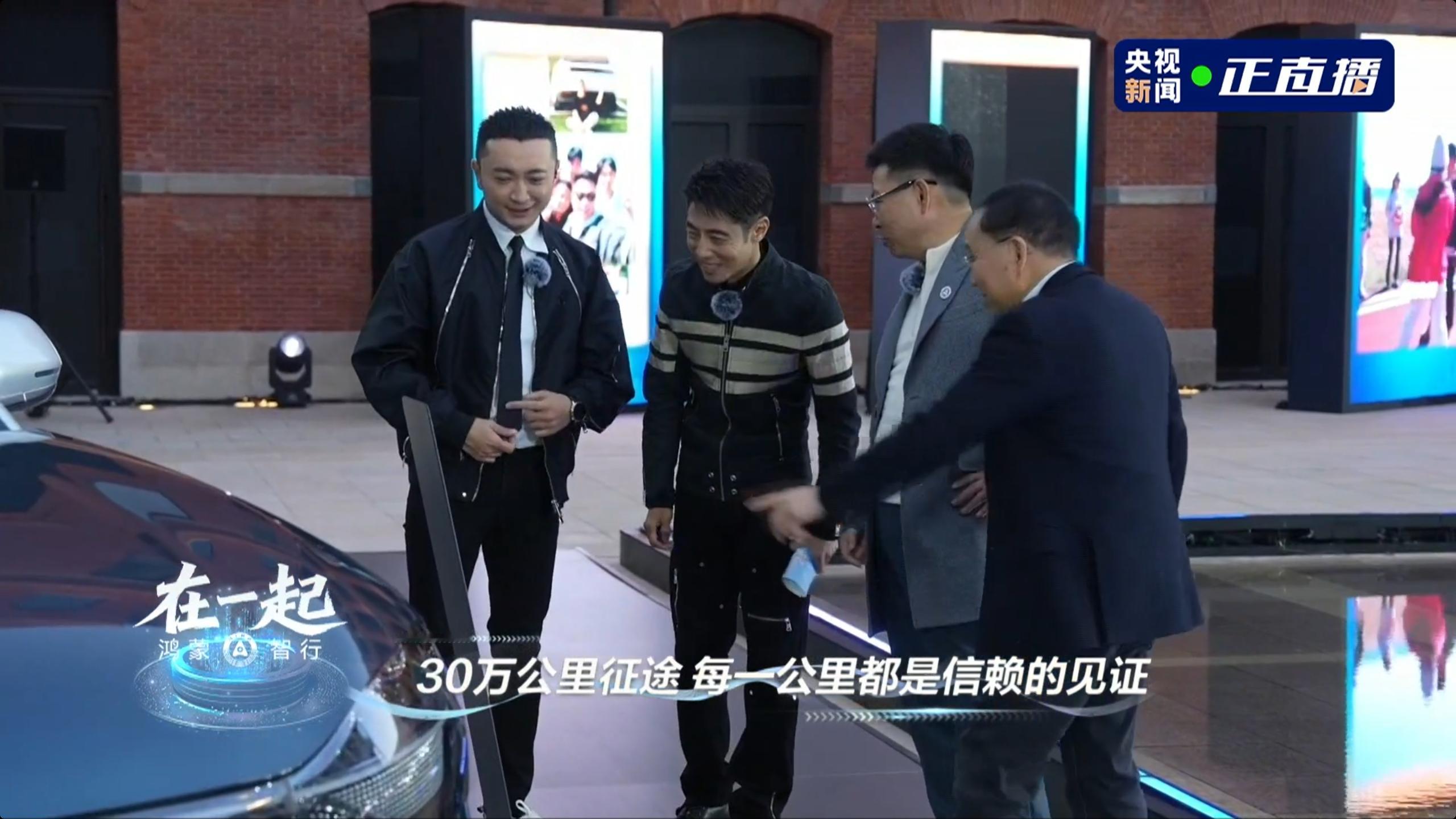 在这么卷的市场里，问界这个品牌为什么能冲上来？我觉得它更像是鸿蒙智行的“第一间样