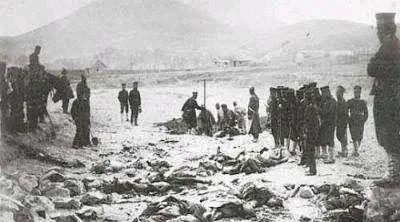 1931年冬天，日寇占领中国东北，步兵第37联队中尉井上清一新婚燕尔，正在家中休