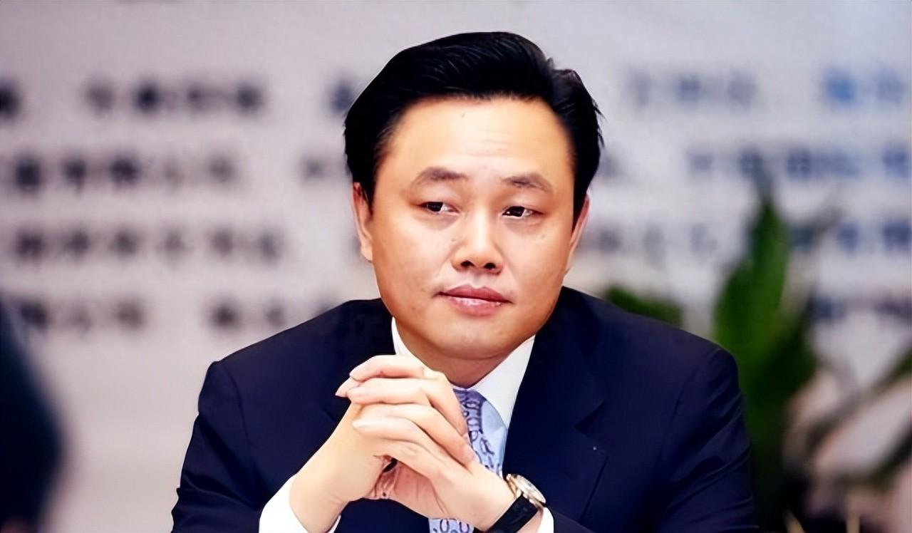 2015年7月，身在狱中的黄光裕做成一笔15亿美元的交易，把自己在国美的持股买到