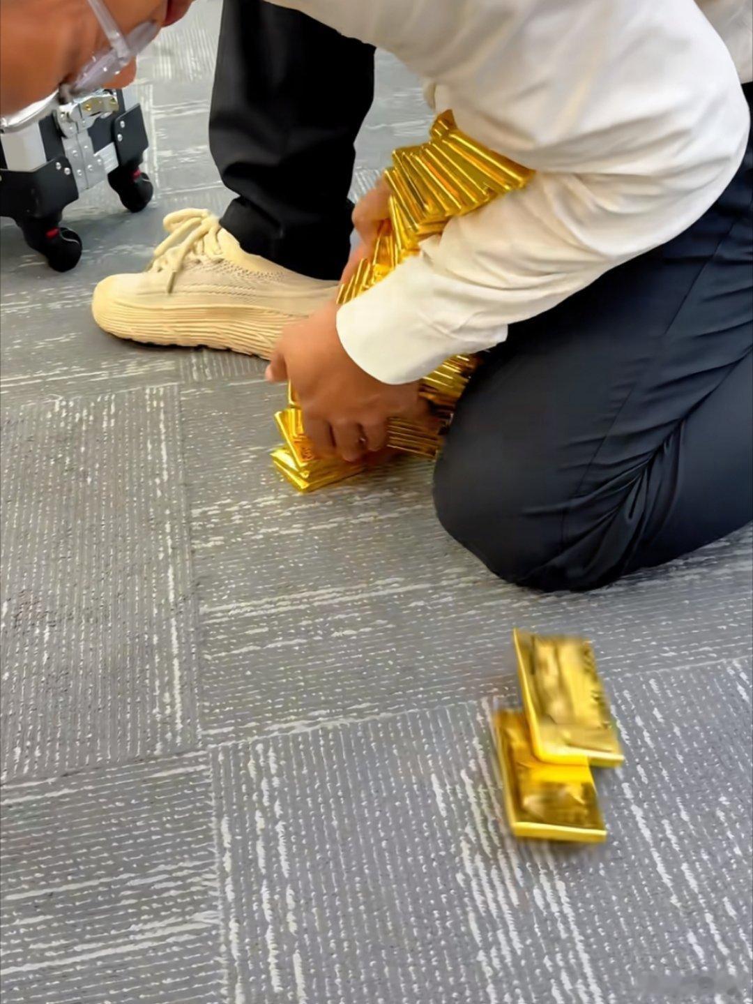 有些东西呢，看看就好了。是你的就是你的，不是你的怎么抢都抢不过来。