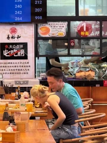 45岁黄宗泽被传新恋情！与TVB咪神长沙吃饭，曾夸他是完美笋盘