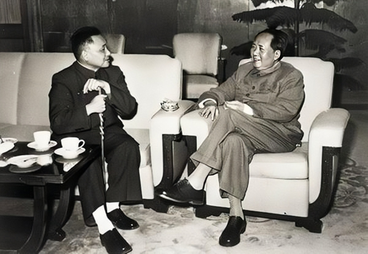 1967年5月，邓小平处境很不好，无法工作了。即便是在这个时候，毛主席仍然没有忘