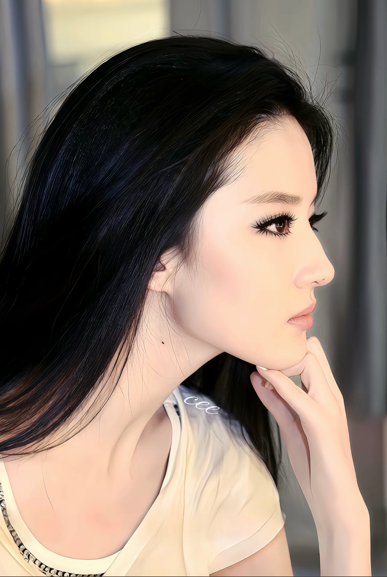 我菲的绝版妆容，现在不流行这种假睫毛眼妆了…但还是好美