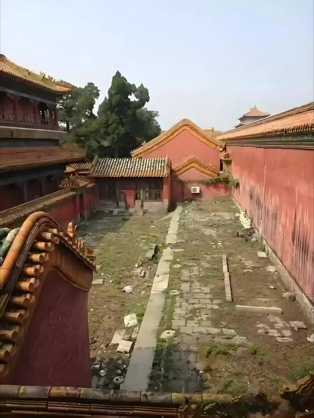 不要被电视剧骗了，这才是真实的冷宫，住一个月不抑郁才怪呢。