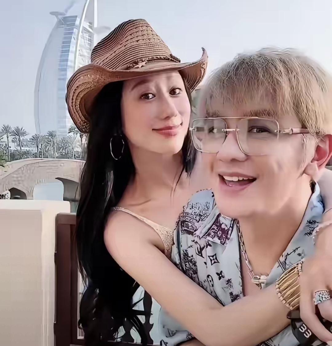 2026年2月底伊朗那边一出事，迪拜多哈机场立马挤满中国人，不是来玩的，是卡在半