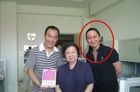 2004年，戴志诚向杨蕾提出了离婚，李金斗劝说戴志诚“袁茵是你师婶，你俩差着辈分