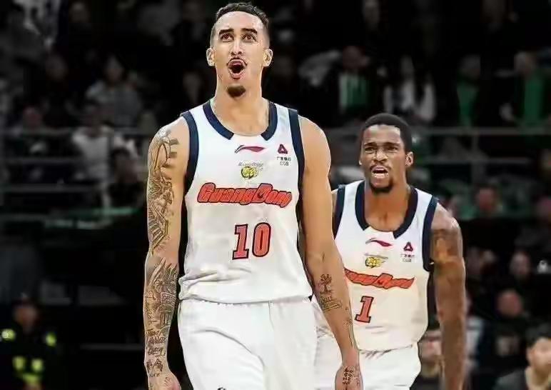 广东男篮状态不稳与奎因有重大关系，首先奎因更适合当3D球员，适合突破，但不适合大