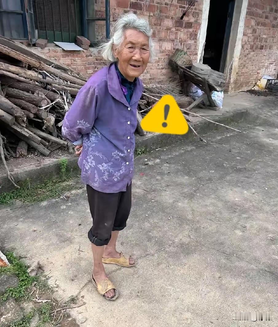 杭州115岁老人寿终正寝，一生圆满却藏着无人读懂的悲凉世人都向往长命百岁