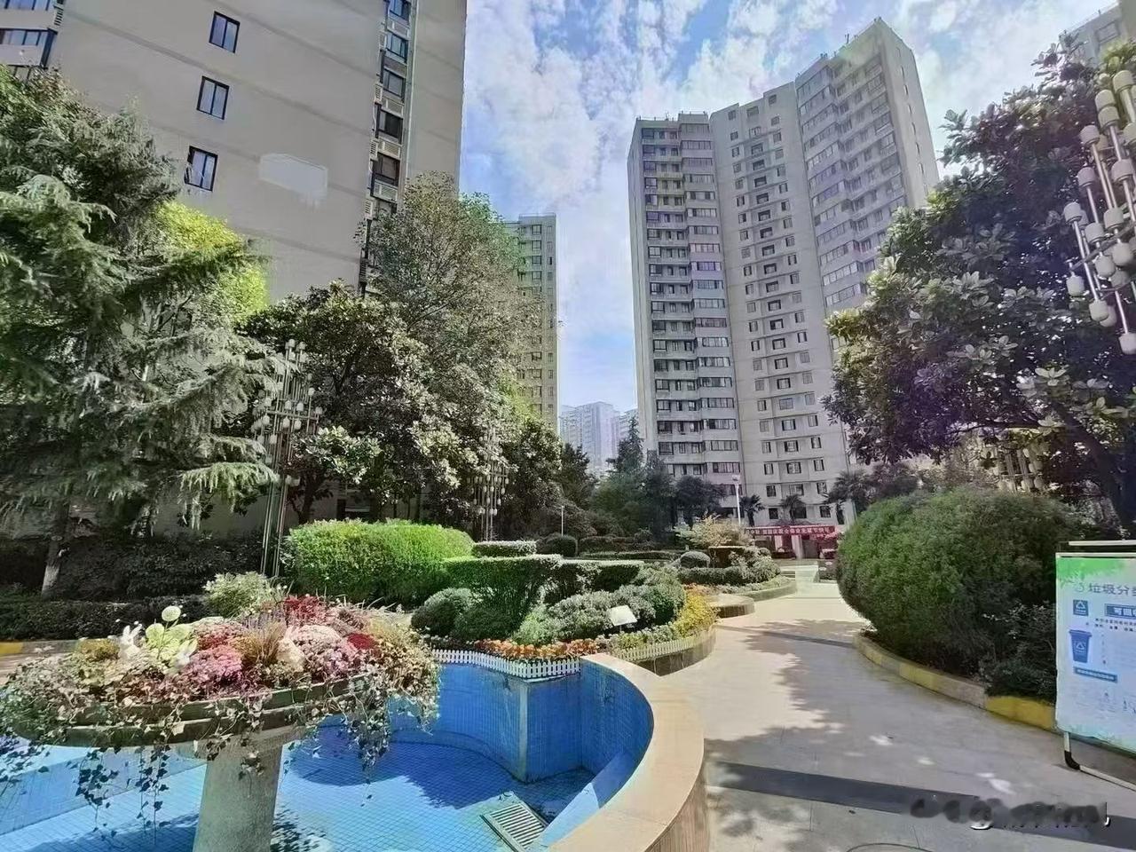 买不起房，就不用买，租房也一样是过日子，只要心里有阳光，住什么样的房子，都是幸福