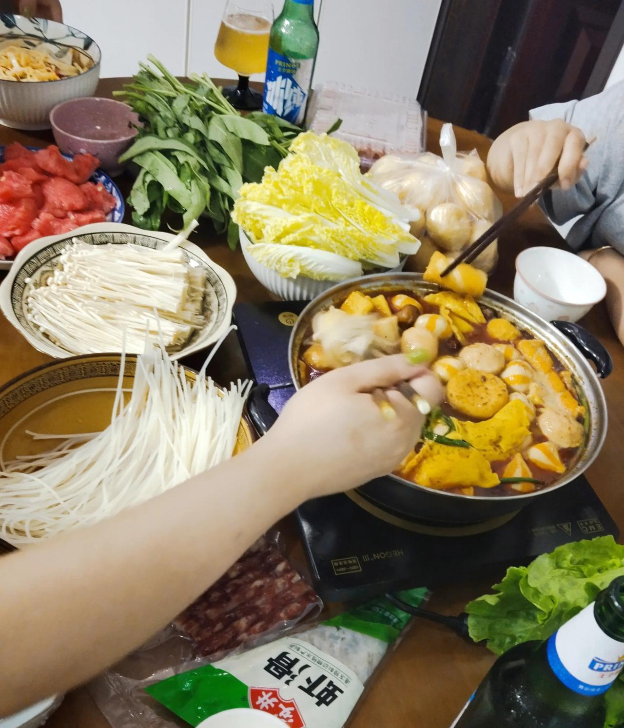 我老公下班去接熊孩子放学，顺路走那里接我回家，我老公到了以后，也上去打了几把，过