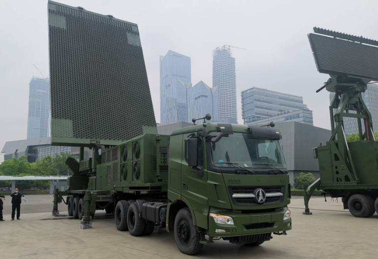 泰国买了中国反炮兵雷达，赶紧运回国，正好用上。 泰国陆军代表团在齐齐哈尔验收