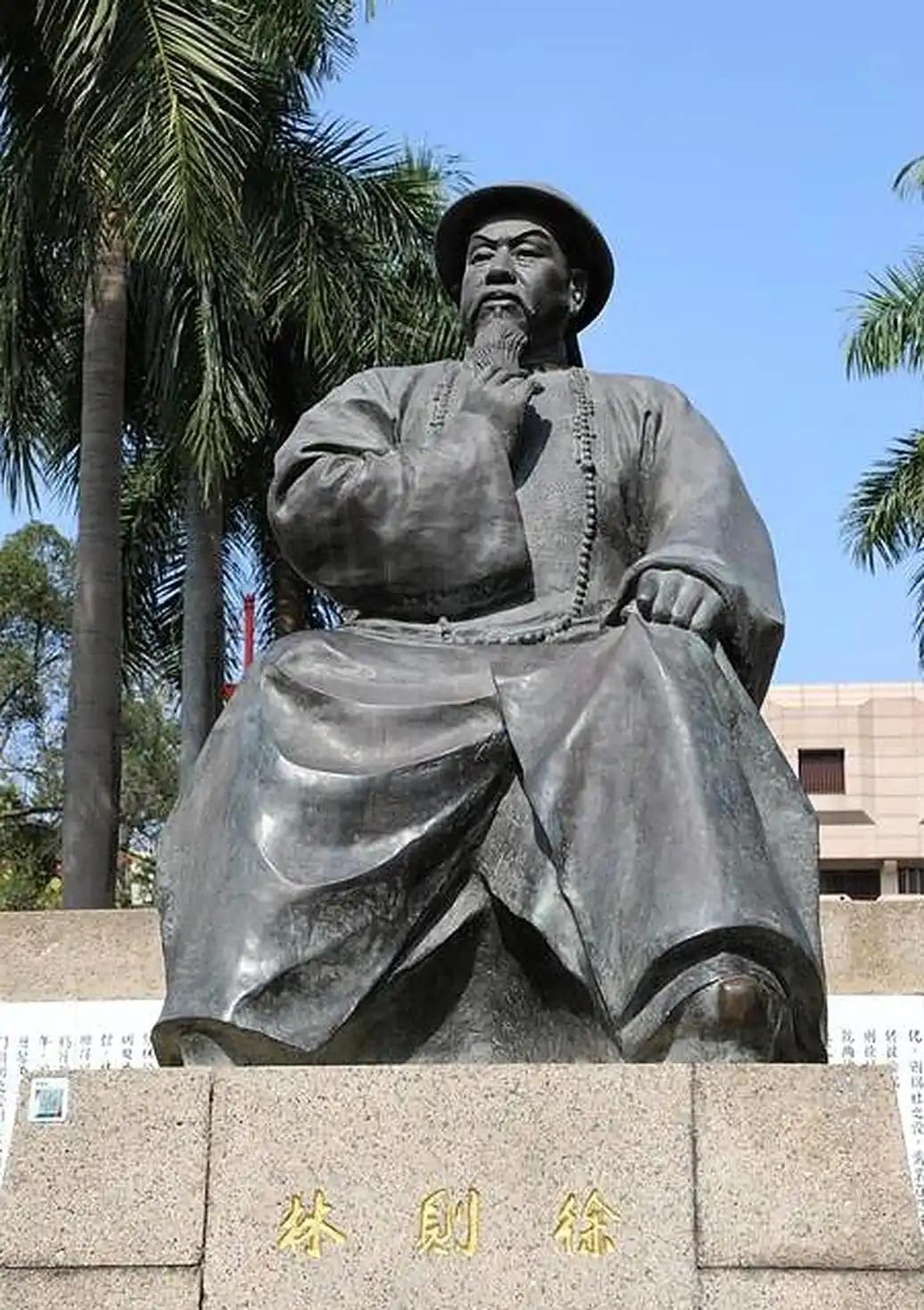 1841年，道光帝朱笔一挥，将林则徐"发配"新疆伊犁。刑部官员们却对着诏书直挠头