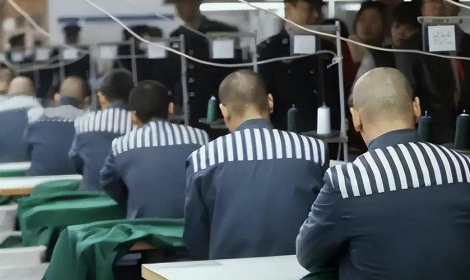 很多人以为，无期徒刑就是一直关到死。可现实往往是，犯人年轻时进监狱，等到七八十岁，走不动、吃不了、生