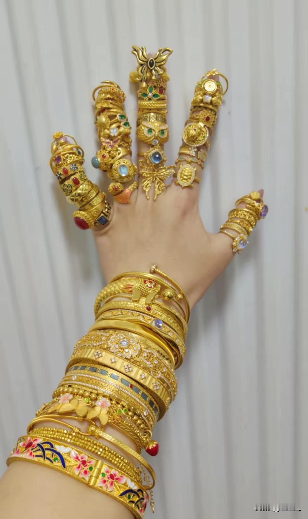 10年前,亲家母被理财经理“忽悠”买黄金,全家笑她“土豪大妈”;10年后,金价站